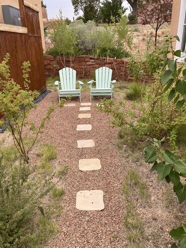 Contemporary Guest House--Close In, Great Views