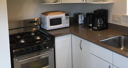 Contemporary Guest House--Close In, Great Views