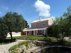 Exterior - Ideal peaceful oasis, high on a hill, just outside Lagos, with outstanding views (Lagos)