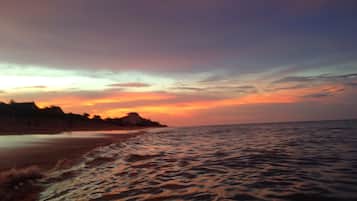 Beach nearby, sun loungers, beach towels
