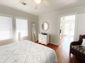 3 bedrooms, desk, iron/ironing board, free WiFi