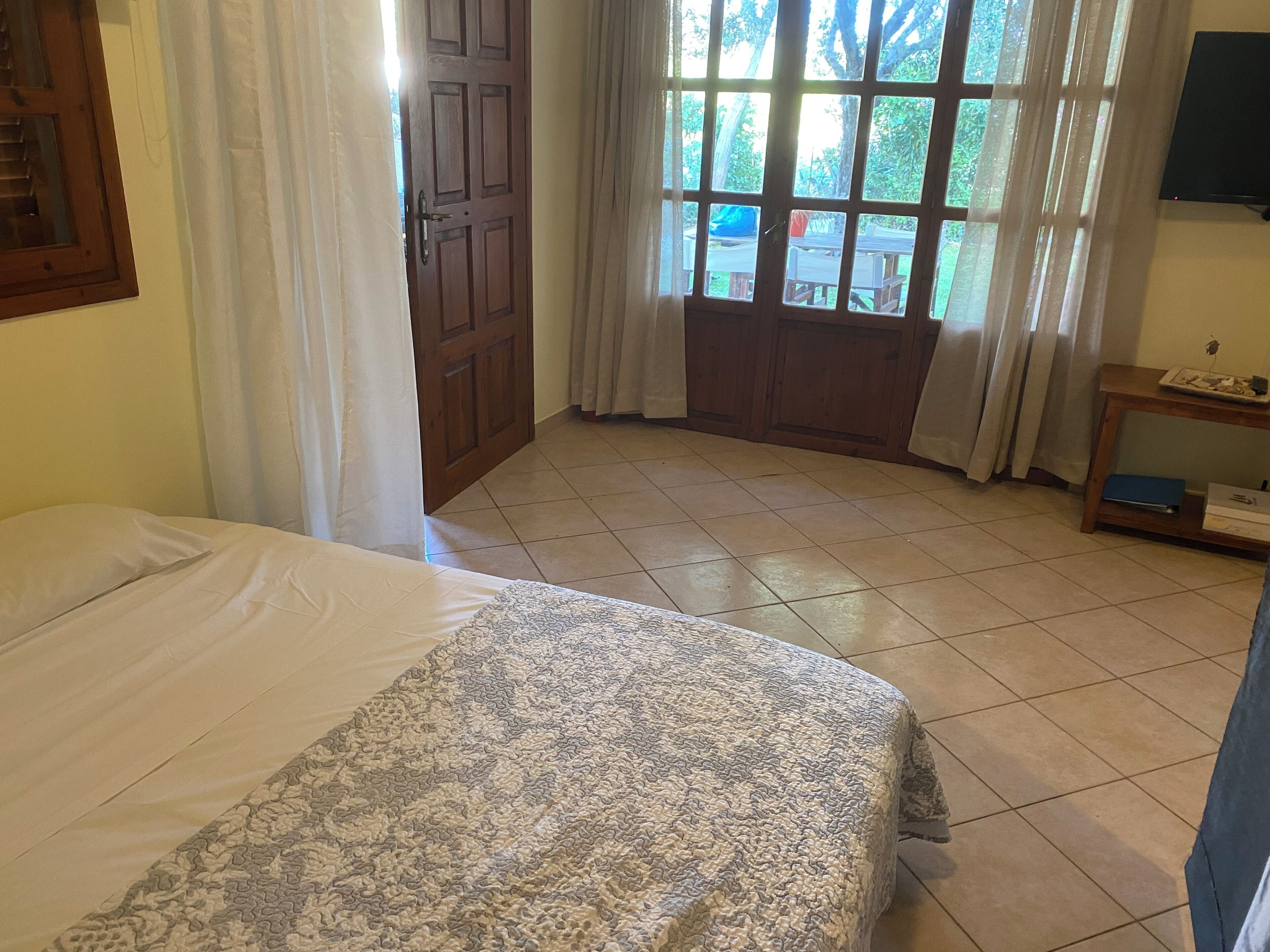 3 bedrooms, in-room safe, iron/ironing board, WiFi
