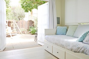 Terrace/patio - Peaceful Cottage Among Berkeley Mansions (Berkeley)