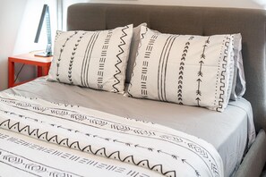 2 soverom, strykejern/-brett, reiseseng for barn og wi-fi (inkludert)