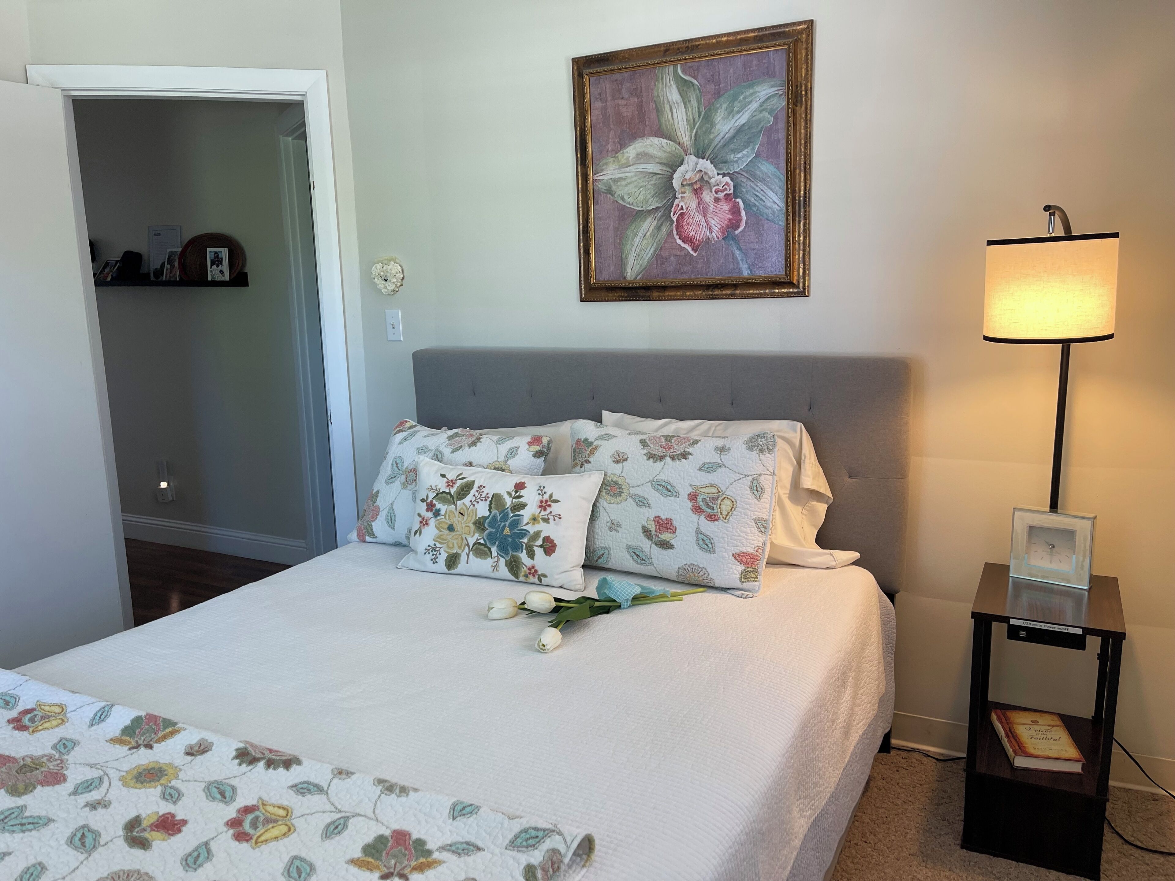 2 bedrooms, desk, iron/ironing board, travel cot