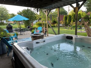 Tina de hidromasaje al aire libre