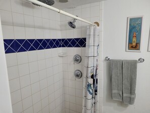 Shower, hair dryer, towels, toilet paper - Aquarius #704 Gorgeous OCEAN VIEW Permit #2018-DY1VOZ (South Padre Island)