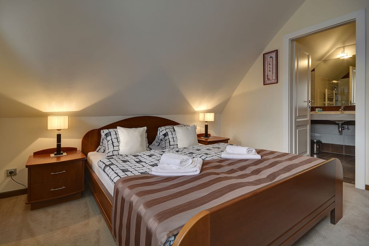 Minibar, desk, bed sheets