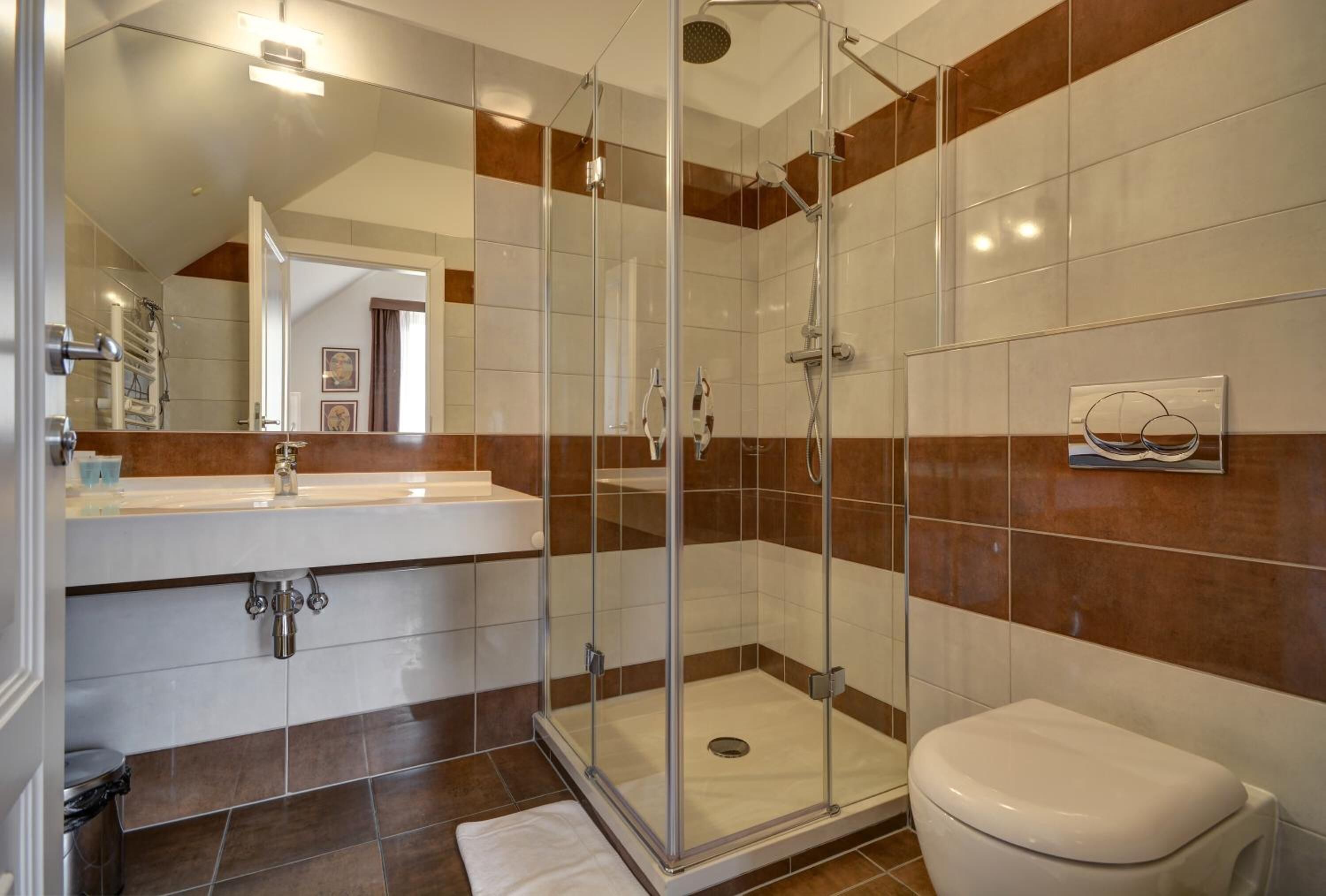 Shower, free toiletries, hair dryer, towels
