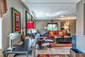 TV, Netflix, streaming services - Walk to Trails, Serene 2 bd w/ HOT TUB, W. Sedona (Sedona)