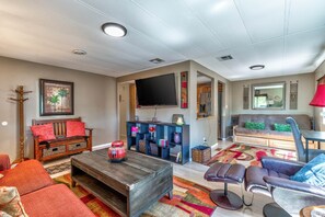 TV, Netflix, streaming services - Walk to Trails, Serene 2 bd w/ HOT TUB, W. Sedona (Sedona)