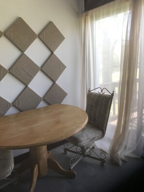 Dining - HB1 at Spring Haven Farm  (Boston)