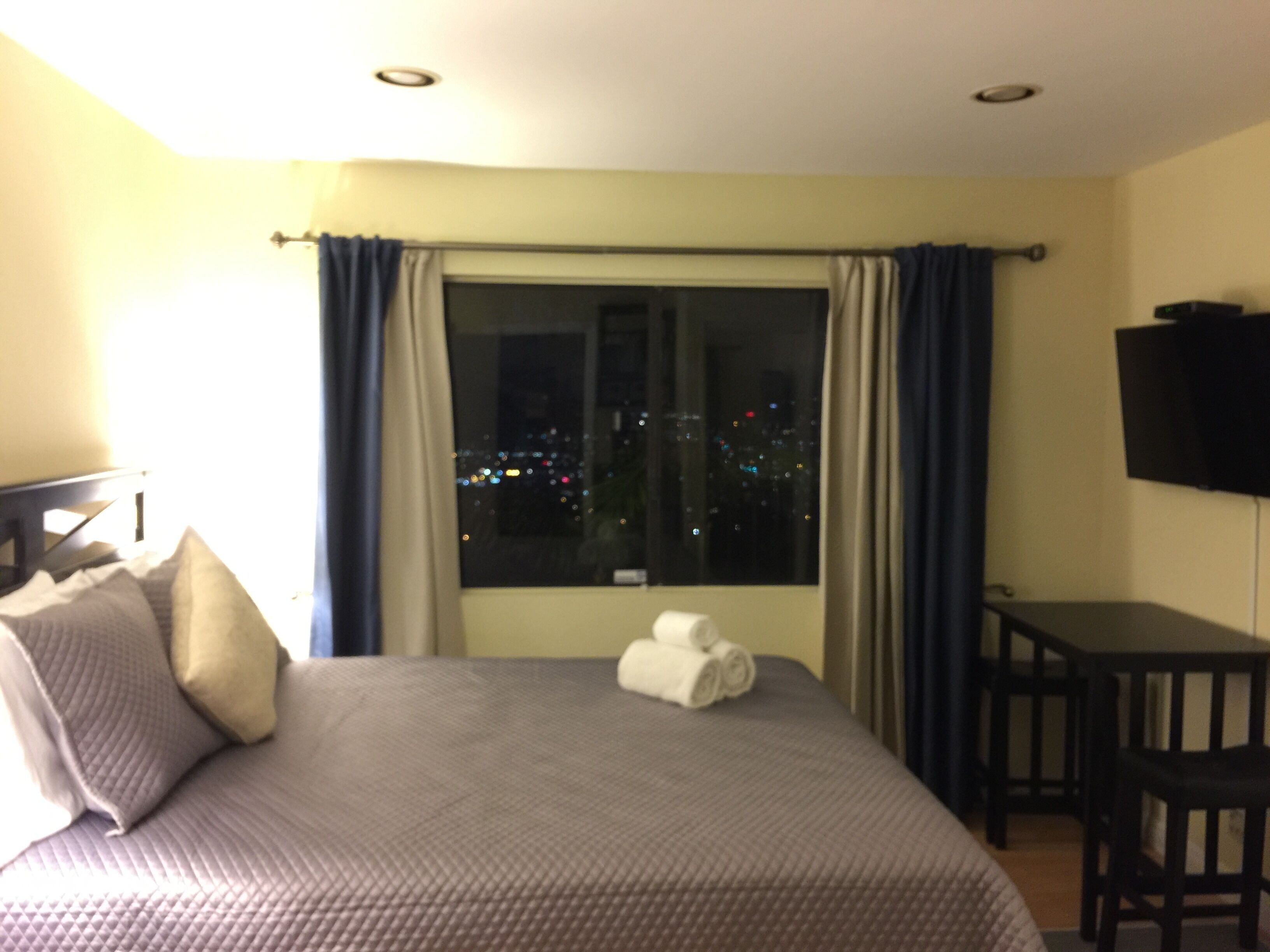 Iron/ironing board, free WiFi, bed sheets