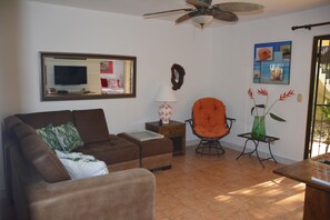 TV, DVD player, books, video library - Coco Beach Home, Steps to the beach (Coco)