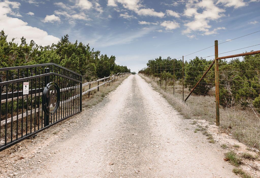 Texas Hill Country, 40 Acres, Panoramic Views, Hiking Trails, & Firepit!