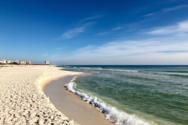 Beach nearby, sun-loungers, beach towels
