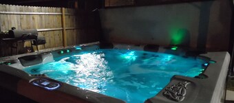 Private Pool, Hot Tub & Outdoor Grill in OKC