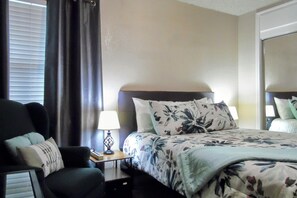 3 bedrooms, desk, iron/ironing board, travel cot