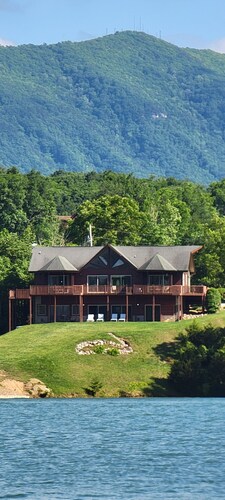 Large 5 bedroom, lakefront home, boat dock, wrap around patio, amazing views!