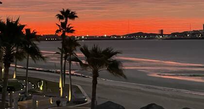 Breathtaking, Beachfront, 2bed 2bath remodeled Princesa de Penasco condo.