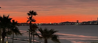 Breathtaking, Beachfront, 2bed 2bath remodeled Princesa de Penasco condo.