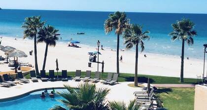 Breathtaking, Beachfront, 2bed 2bath remodeled Princesa de Penasco condo.