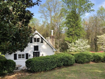 Historic Victoria Lea Guest Cottage In Downtown Tryon, NC