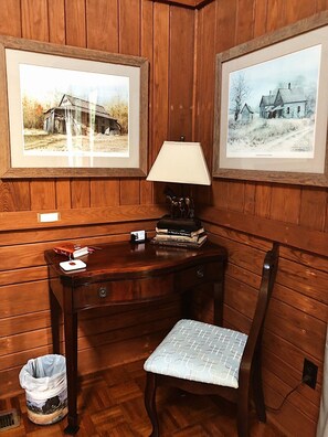 Interior - Historic Victoria Lea Guest Cottage In Downtown Tryon, NC (Tryon)