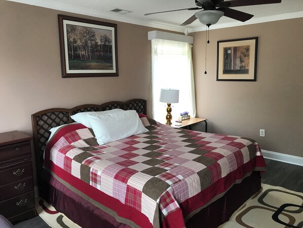 4 bedrooms, desk, iron/ironing board, free WiFi