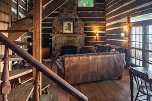 Smart TV, fireplace, books - Private Cabin Near Savage Gulf State Park (Beersheba Springs)
