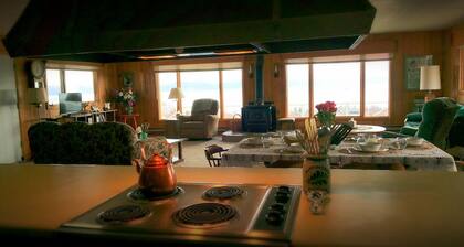 Historic - Private 28 Acres - 180° Ocean View! - Carolyn's suite