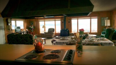 Historic - Private 28 Acres - 180° Ocean View! - Carolyn's suite