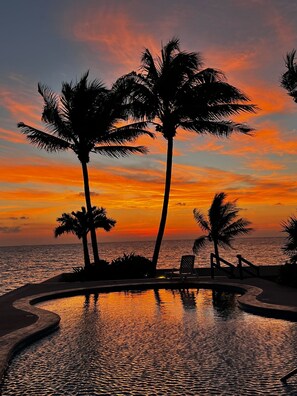 Outdoor pool - Quiet and serene ocean front 2-bedroom 2-bathroom condo, steps from the sand! (Puerto Morelos)