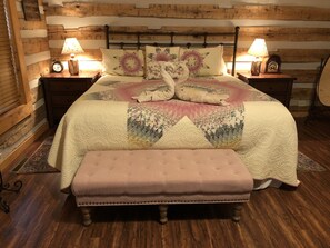 1 bedroom, iron/ironing board, free WiFi, bed sheets - HONEYMOON HIDEAWAY - SECLUDED ANTIQUE LOG CABIN WITH AMAZING VIEWS!!! (Gatlinburg)