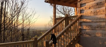 HONEYMOON HIDEAWAY - SECLUDED ANTIQUE LOG CABIN WITH AMAZING VIEWS!!!