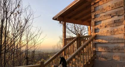 HONEYMOON HIDEAWAY - SECLUDED ANTIQUE LOG CABIN WITH AMAZING VIEWS!!!