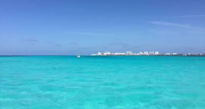 Private Colonial Boutique House with a Cool Pool in the Heart of Downtown Cancun