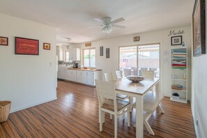 Dining - Old Town Scottsdale Home Centrally Located with Private Pool/Patio (Scottsdale)