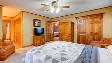 3 bedrooms, desk, iron/ironing board, WiFi (free)