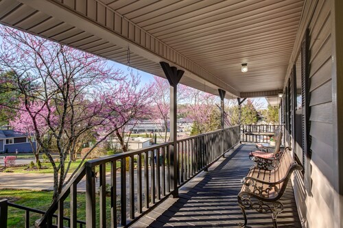Quaint, Spacious, And Minutes From Everything You Want To See In Chattanooga