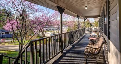 Quaint, Spacious, And Minutes From Everything You Want To See In Chattanooga
