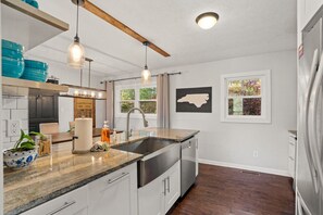 Fridge, microwave, oven, stovetop - Mountain View Cottage with Hot Tub (Candler)