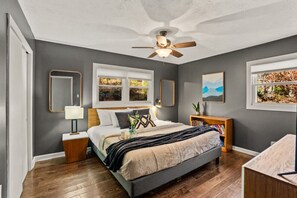 3 bedrooms, desk, iron/ironing board, travel cot - Mountain View Cottage with Hot Tub (Candler)