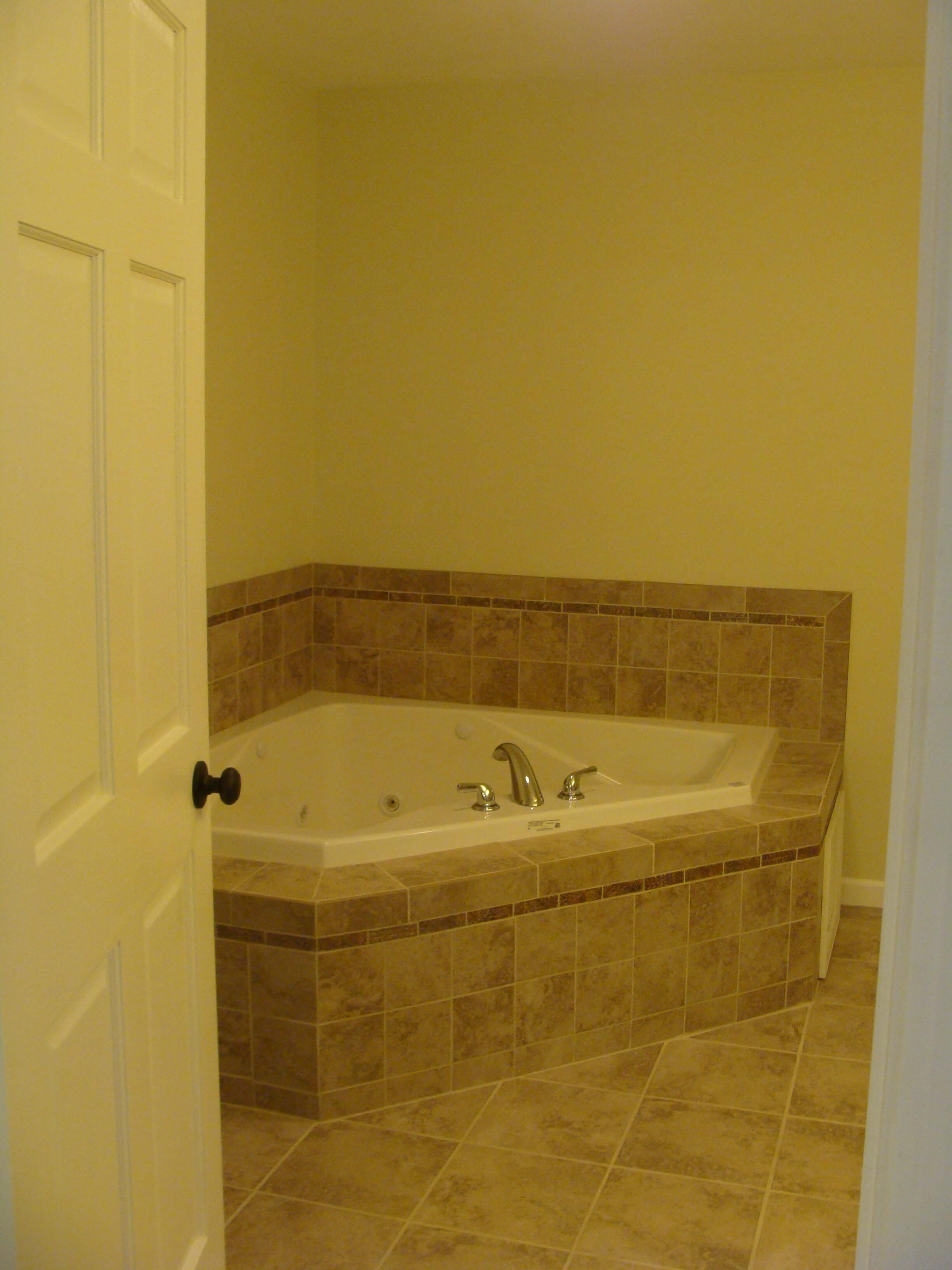Bathtub, jetted bath, towels