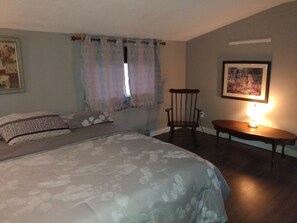 3 bedrooms, WiFi, bed sheets - Private river in the back yard (Wilkesport)