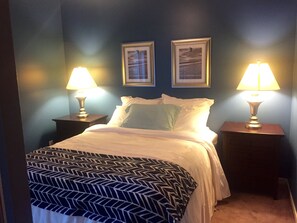 4 soverom, sengetøy av topp kvalitet, skrivebord og strykejern/-brett