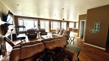 Älytelevisio, takka, videokirjasto, stereot