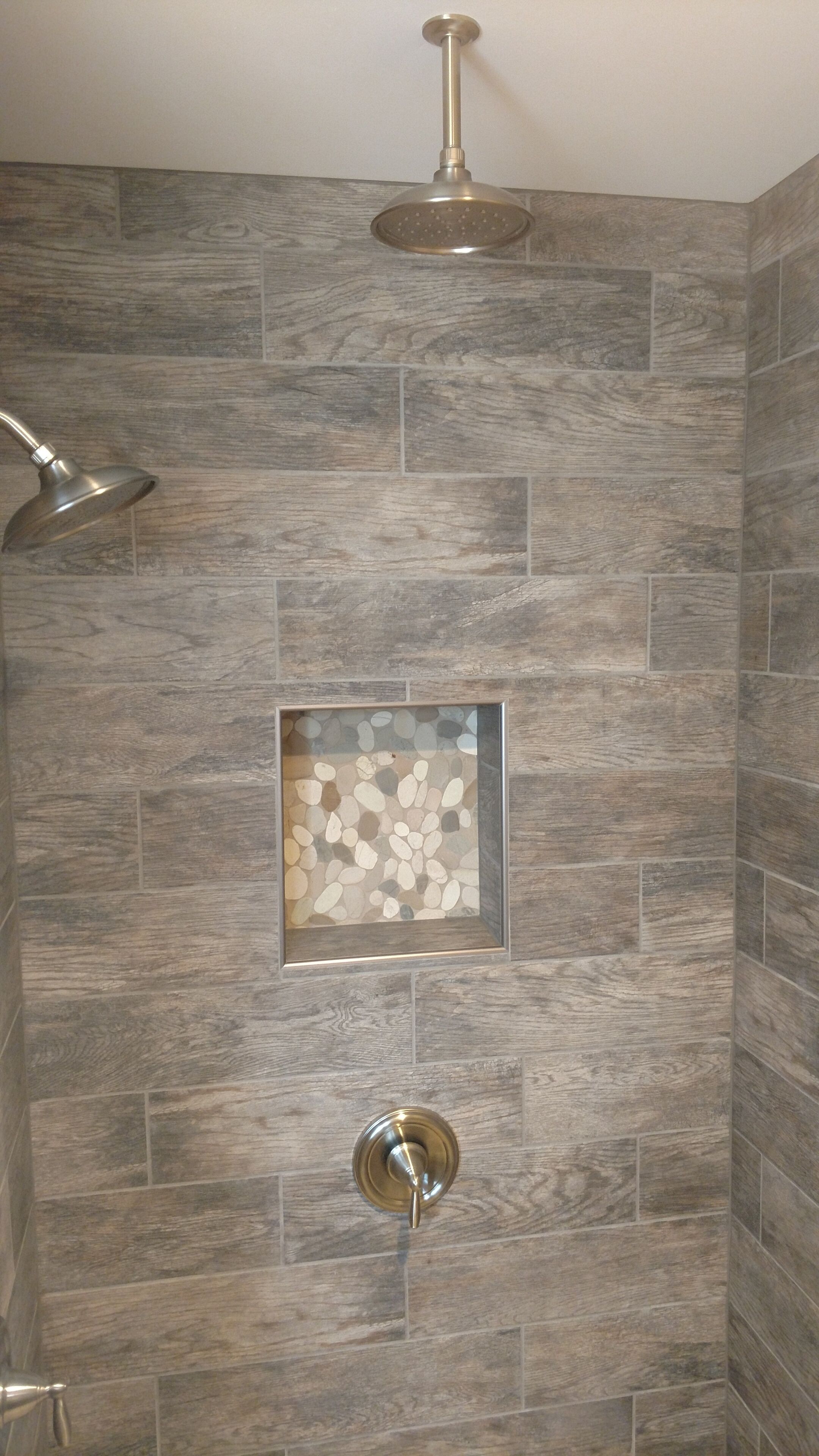 Combined shower/tub, towels, toilet paper