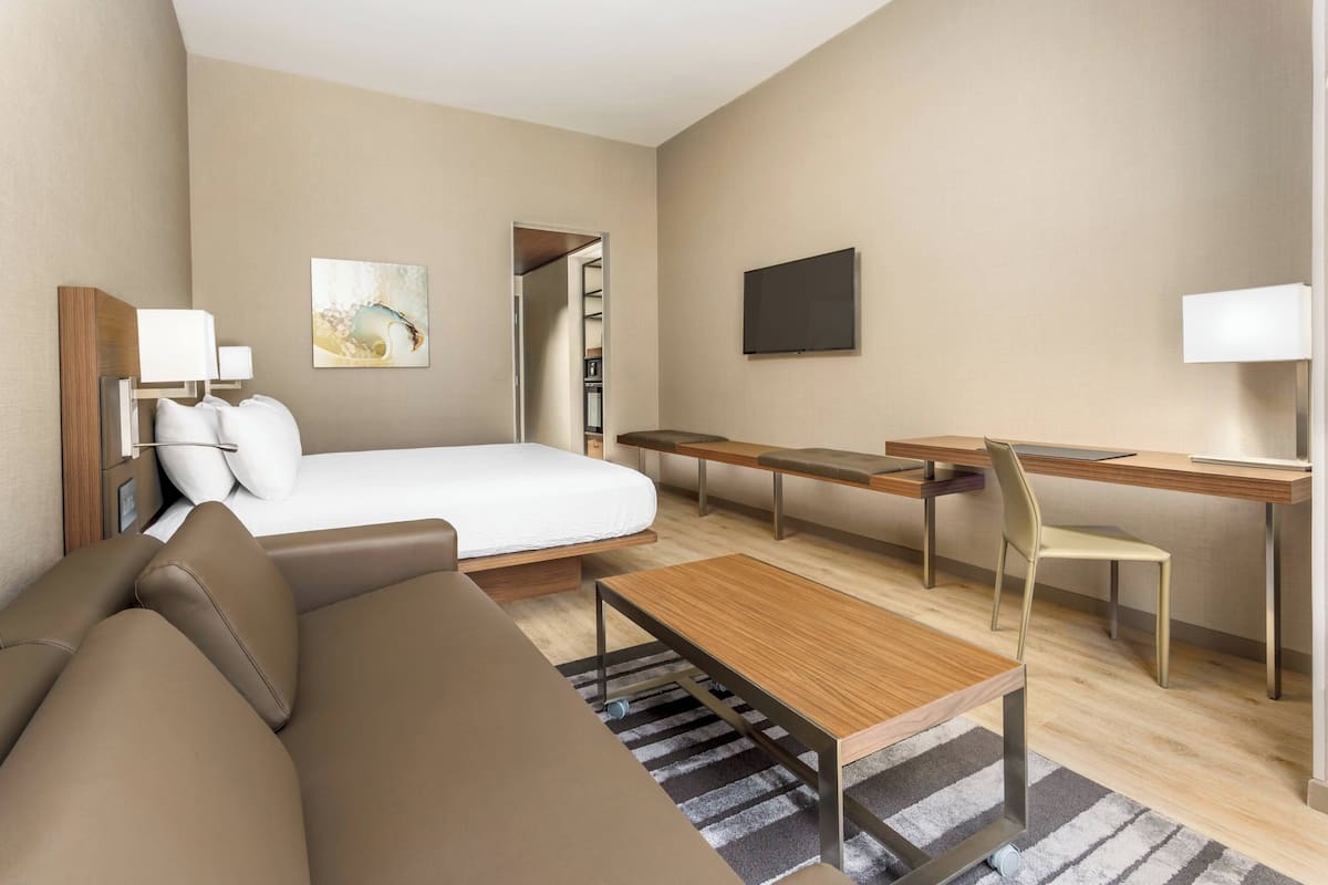 1 bedroom, in-room safe, desk, laptop workspace