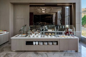 Daily cooked-to-order breakfast for a fee - AC Hotel by Marriott San Francisco Airport Oyster Point/Waterfront (South San Francisco)